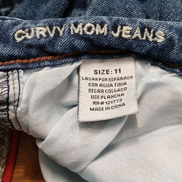 Gogo distressed curvy mom jeans   Sz 11 Juniors EUC - Picture 8 of 8